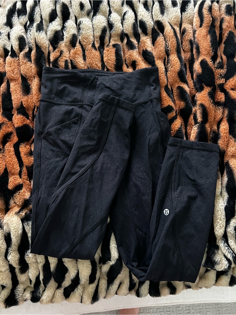 Time To Sweat Crop - Resale
Color: Polar Shift Emboss Black